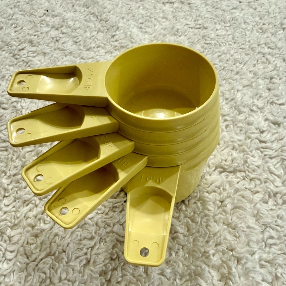 RARE Complete set of Vintage Tupperware Yellow Measuring cups
